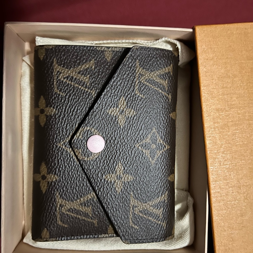 Louis Vuitton Victorine wallet rose ballerine